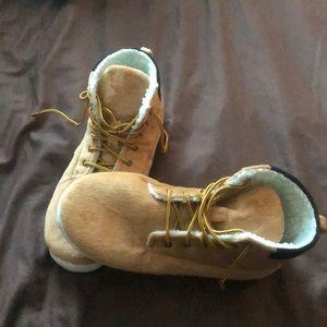 Size 11.5 Men’s Timberland Slippers
